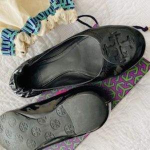 Tory Burch Shoes - TORY BURCH REVA PATENT BLACK FLATS SIZE 7 Tory Burch Shoes - TORY BURCH REVA PATENT BLACK FLATS SIZE 7